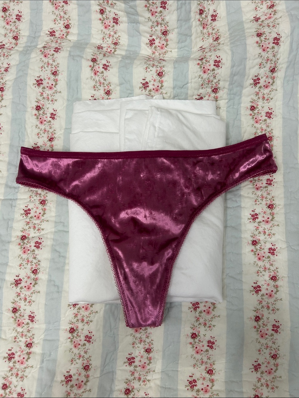 NWT BUNDLE of 3 thong panties Victoria’s Secret underwear velvet Swiss dot SZ L - Picture 8 of 11